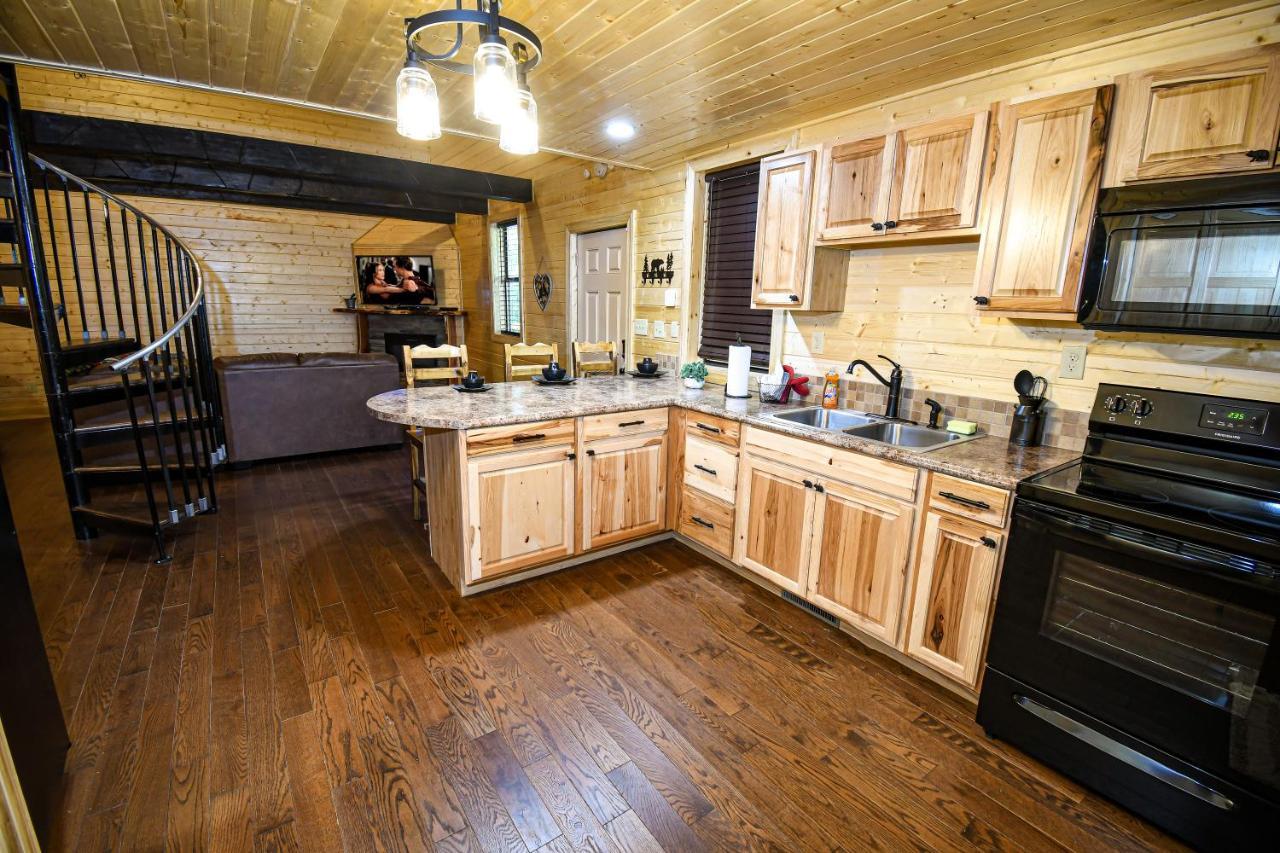 Gatlinburg - Honeymoon Hideaway Villa Eksteriør billede